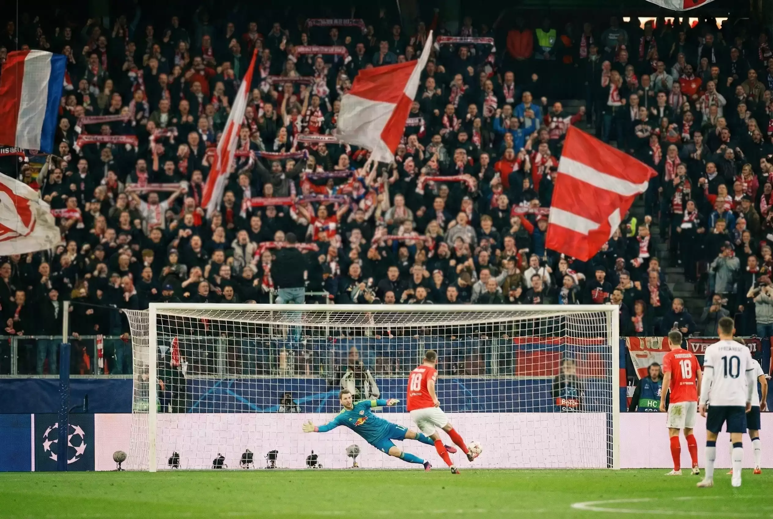 Voetbalstadion met supporters tijdens een wedstrijd